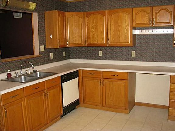 3rd image of 1501 Sylvan Dr