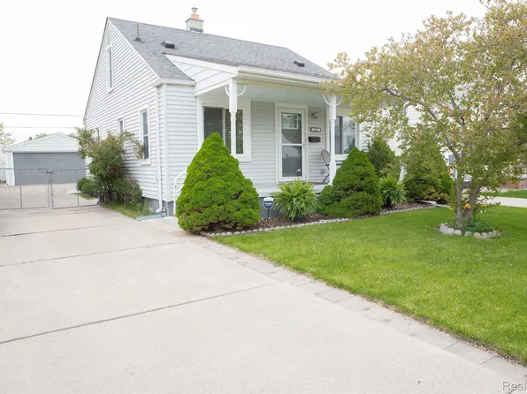 1250 10th St, Wyandotte, MI 48192