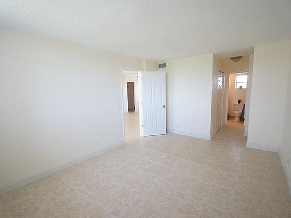 5th image of 447 NE 195th St APT 411