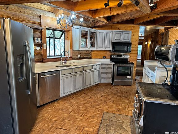 4th image of 620 Lake Forest