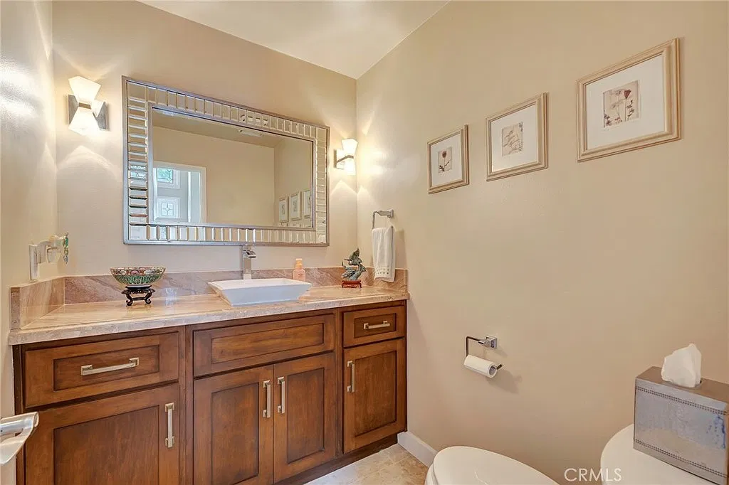 3 bed, 2.5 bath, 2065 sqft, $5,900 — Photo 4
