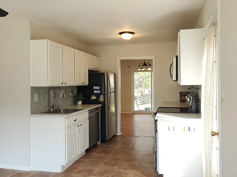 702 W Edmonston Dr — Photo 9