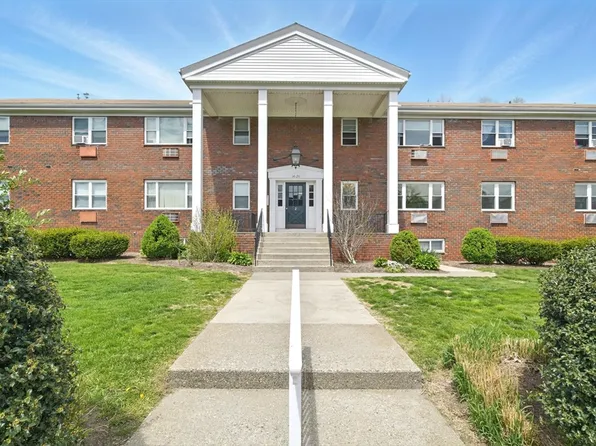 20 Regency Park Dr Unit 20, Agawam, MA 01001