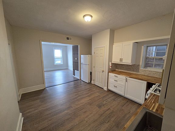 3rd image of 208 Main St #C