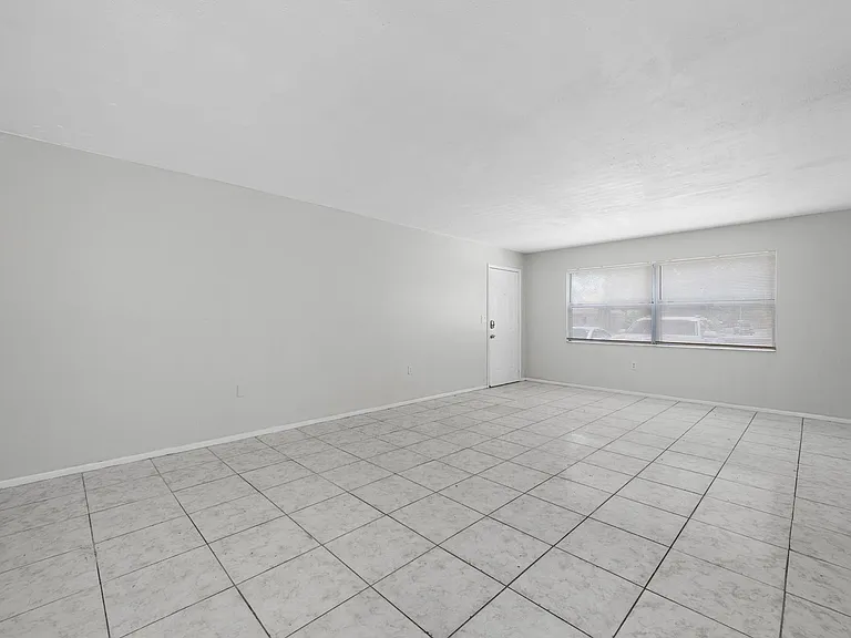 1767 Leo Ln S — Photo 19