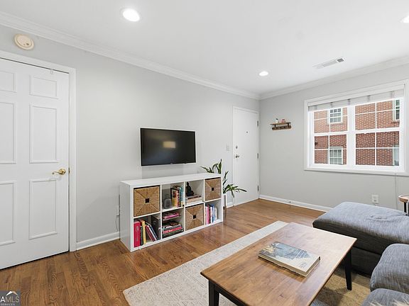 4th image of 830 Greenwood Ave NE APT 8