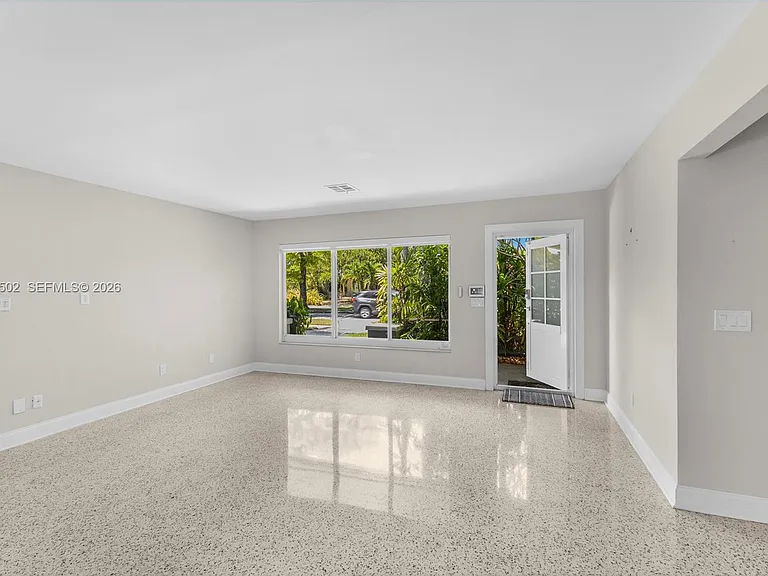 340 NE 129th St — Photo 4