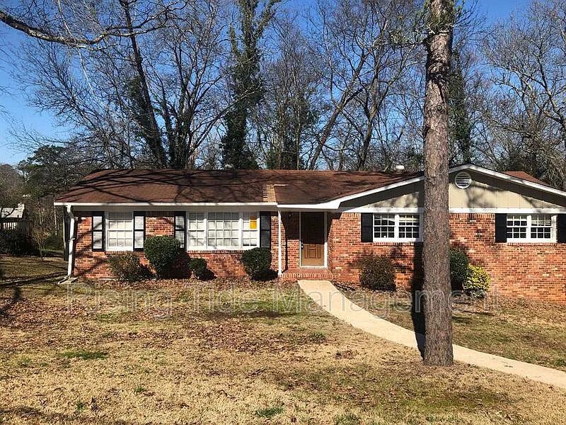 3 bed, 2.0 bath, 1954 sqft, $1,250 — Photo 1