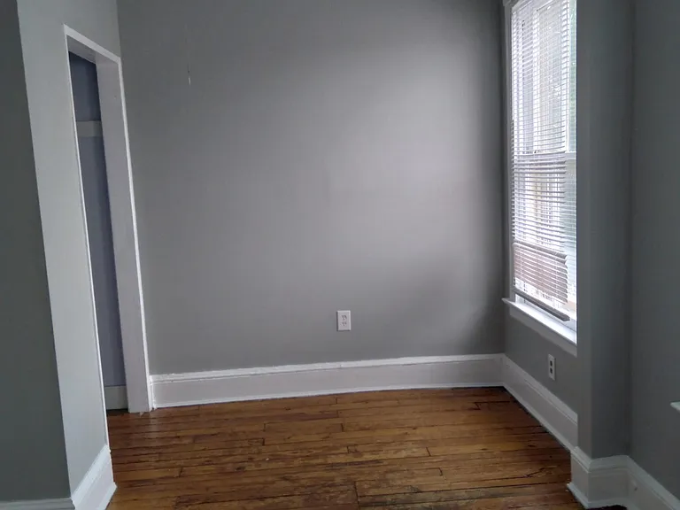 alcove/closet area in front bedroom