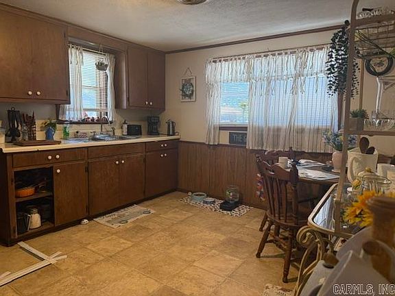 4th image of 509 W 12th St