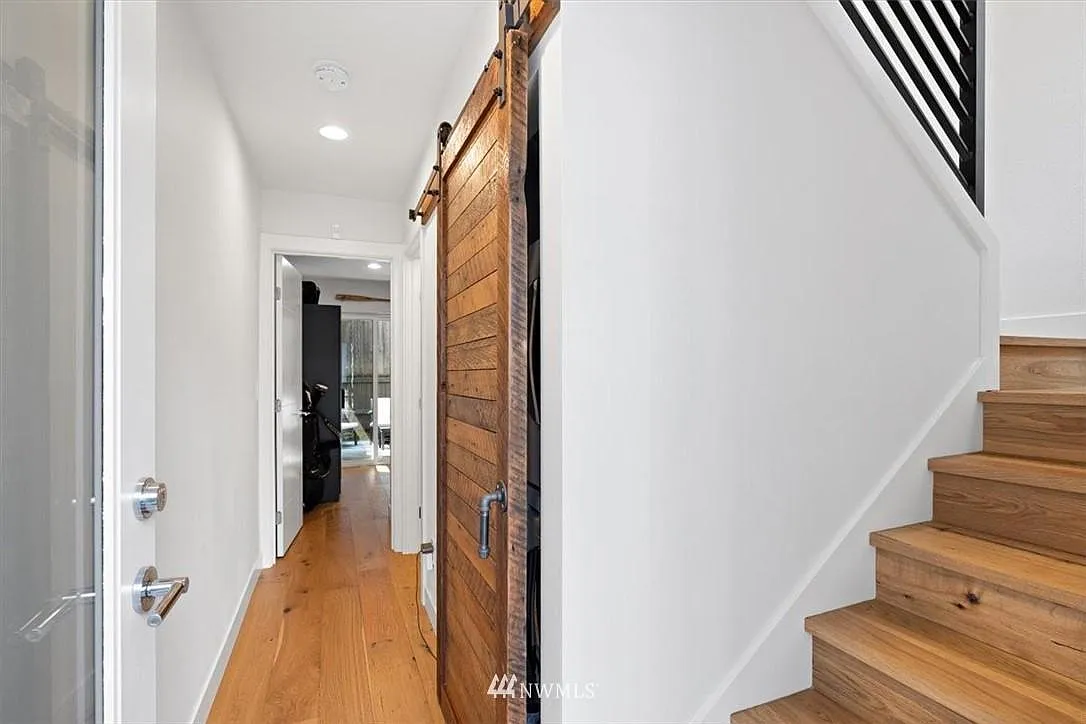 2 bed, 940 sqft, $3,200 — Photo 4