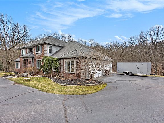 3rd image of 7002 Dunloe Ct NE