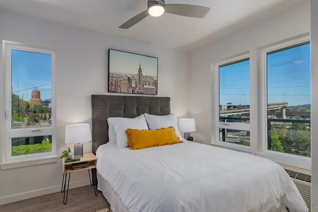 Acqua Apartments - Student Affordable — Photo 3
