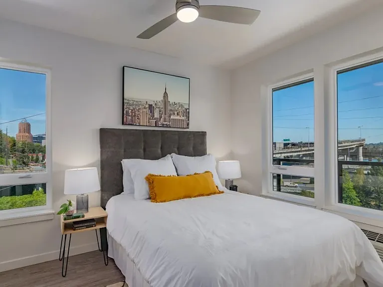 Acqua Apartments - Student Affordable — Photo 3