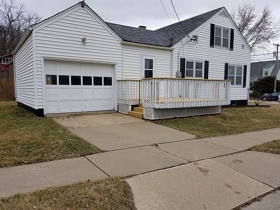 3rd image of 106 School St