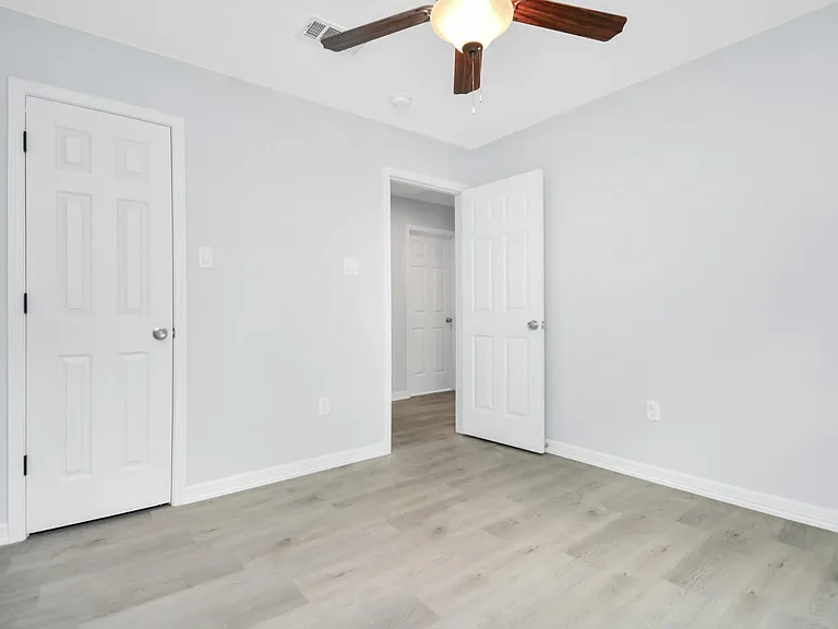8595 Parkway Dr #B — Photo 21