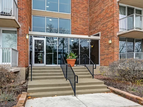 2211 S Highland Ave APT 3E, Lombard, IL 60148