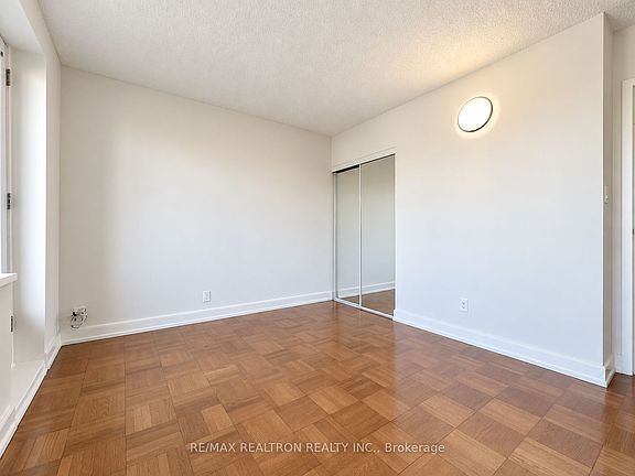 5th image of 990 Avenue Rd #310