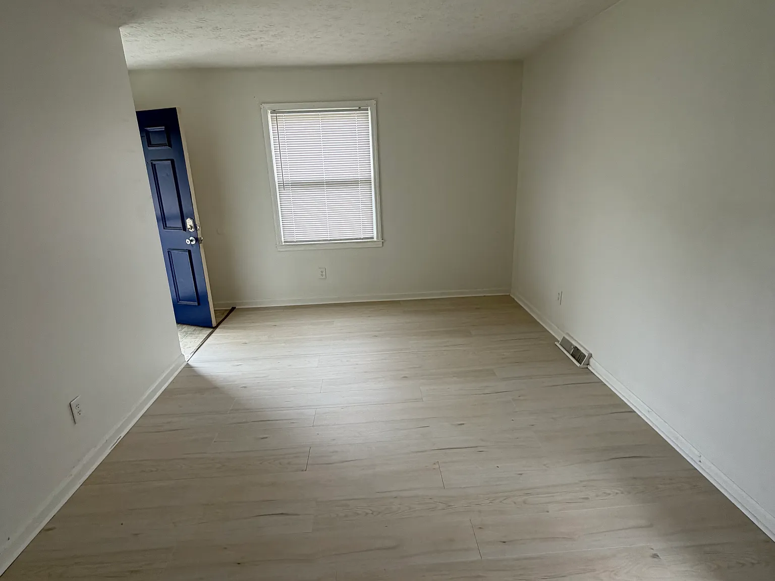 2 bed, 900 sqft, $950 — Photo 2