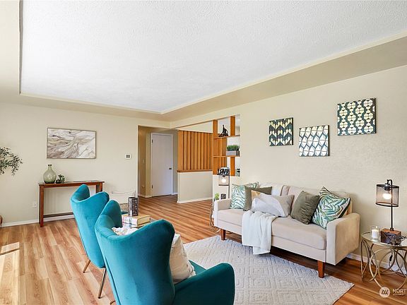 3rd image of 3120 Sunset Drive W