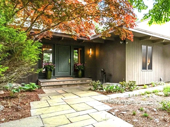 45 Pound St, Medfield, MA 02052