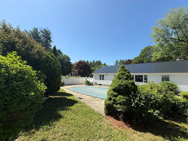 2 Sherwood Dr — Photo 6