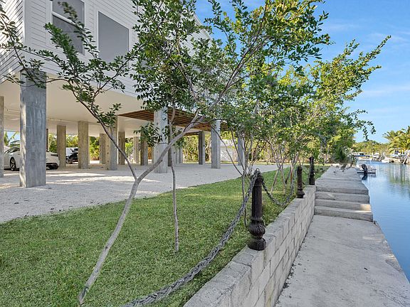 4th image of 1547 Gardenia Ln