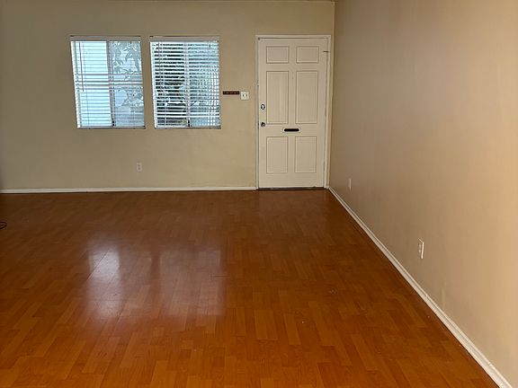 3rd image of 1524 Manhattan Beach Blvd APT D