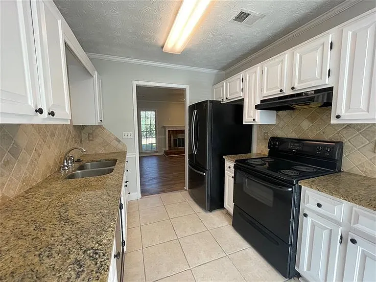 2930 Governors Ct — Photo 3