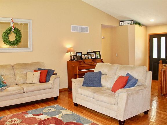 2nd image of 4715 Sequoia St