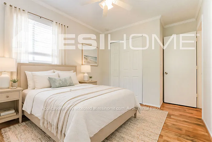 1020 Hope St — Photo 7