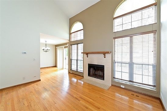 3rd image of 820 Dracut Ln
