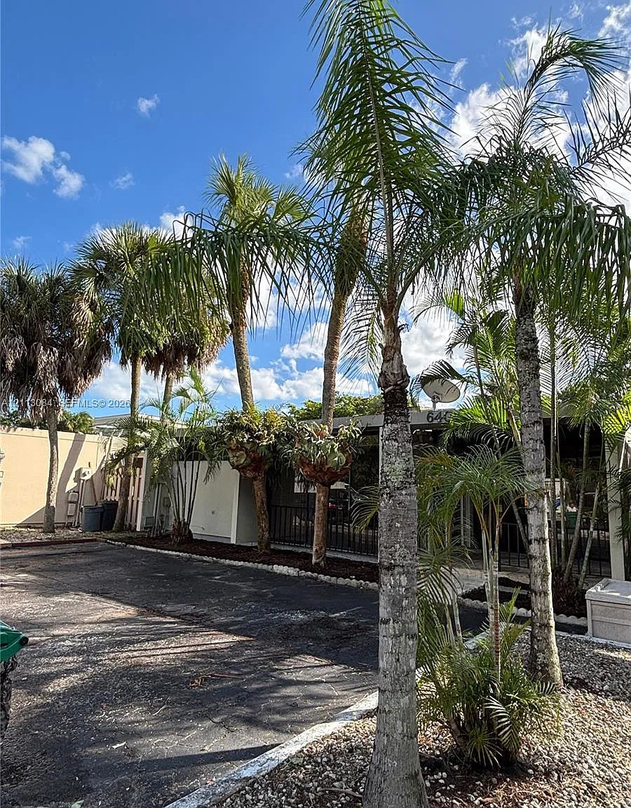 2 bed, 790 sqft, $2,500 — Photo 1