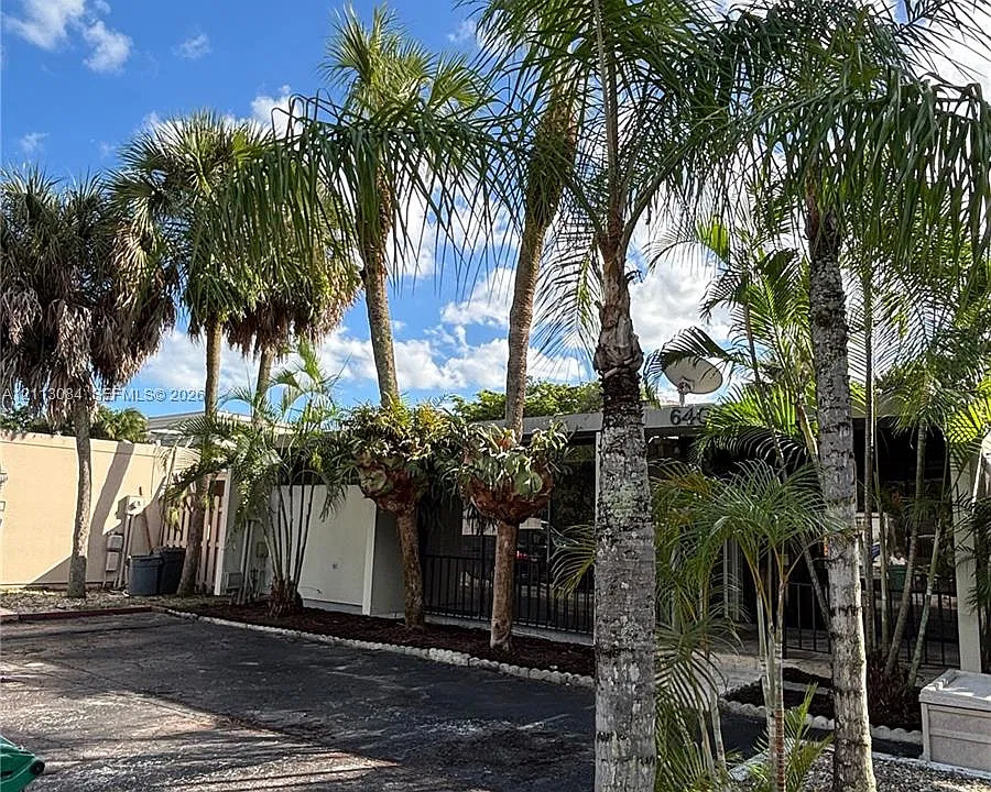 6408 Miami Lakes Dr E