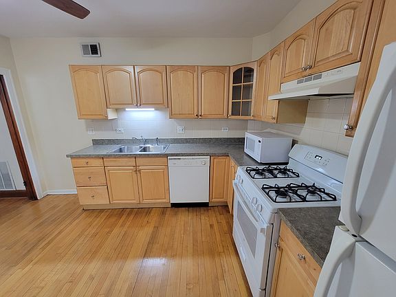 3rd image of 6007 W Ardmore Ave #1