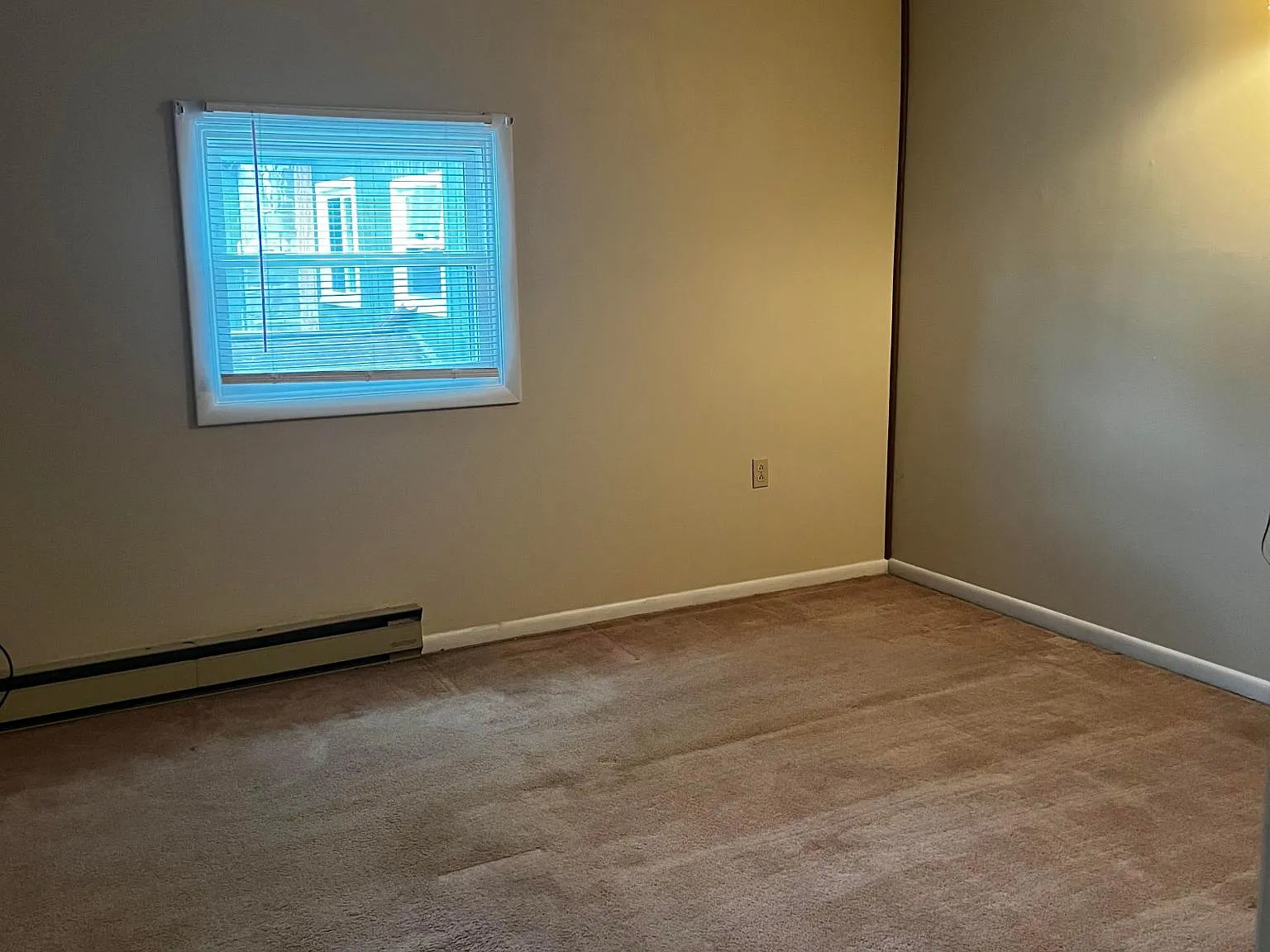 2 bed, 750 sqft, $950 — Photo 3