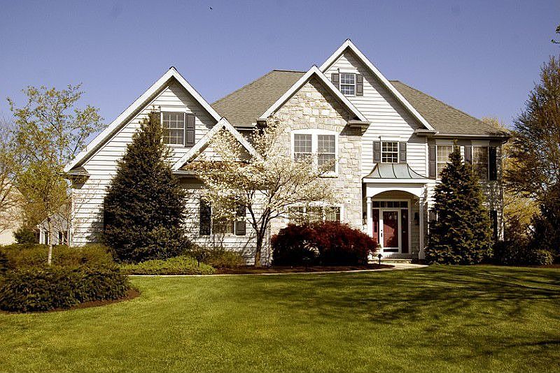 1st image of 2 Lichfield Ln