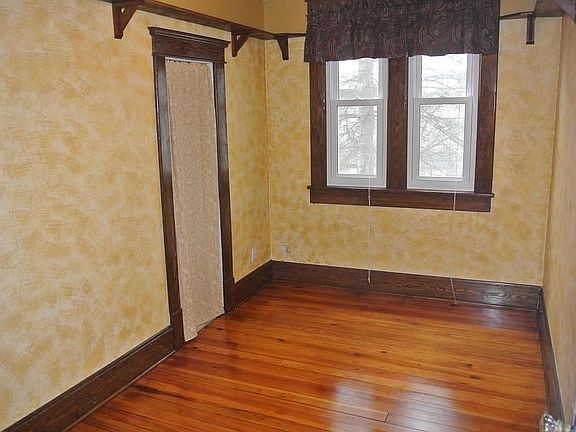 5th image of 863 Fairbanks Ave