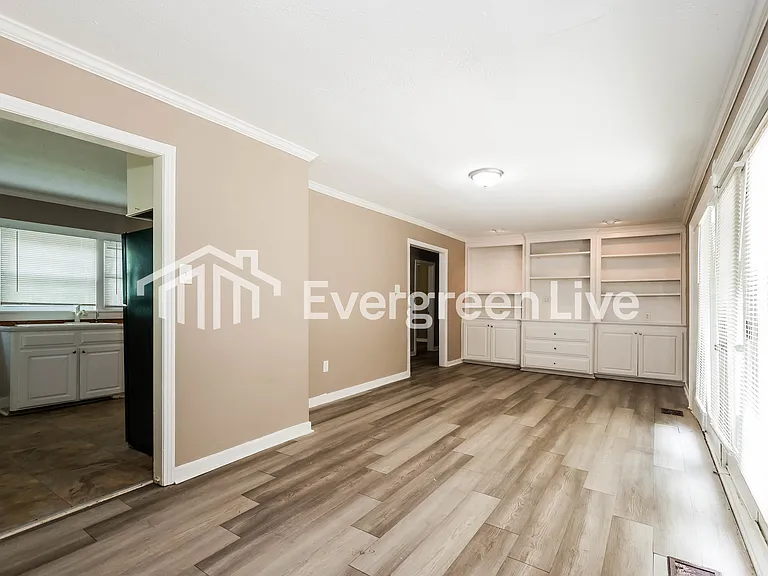 1535 Winchester St — Photo 4