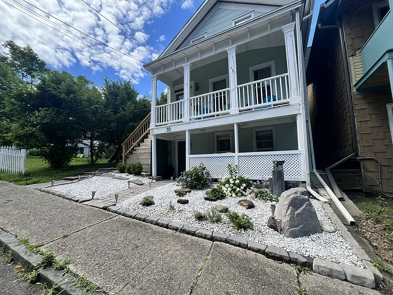 Front of House - Unit 1 is up the front stairs