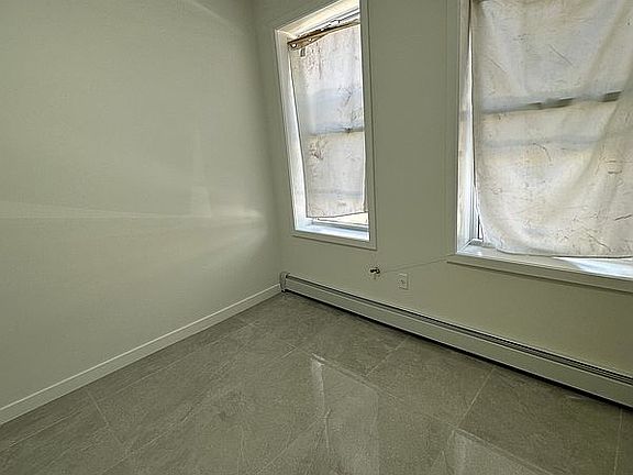 4th image of 448 Avenue