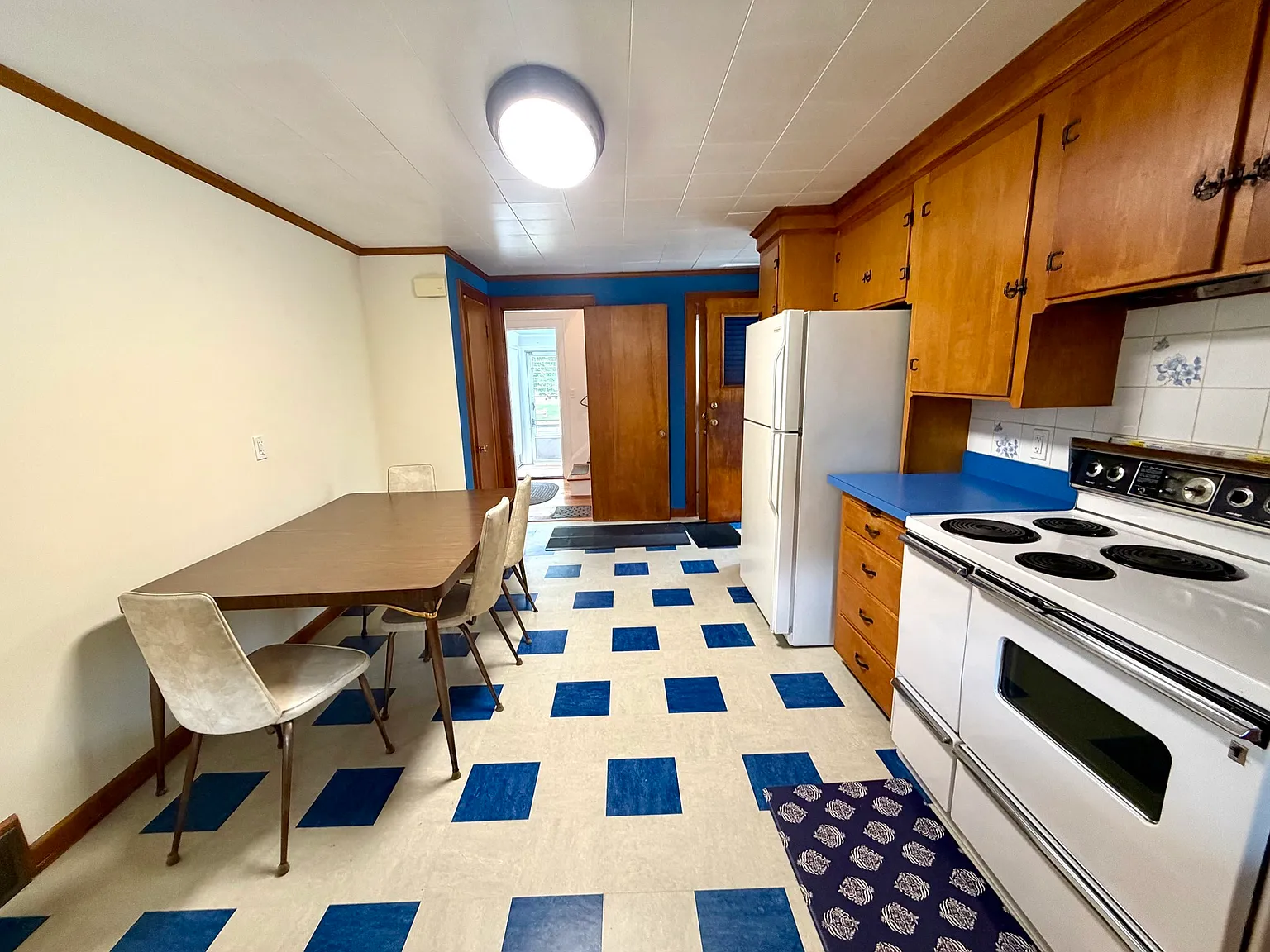3 bed, 1.0 bath, 1250 sqft, $3,300 — Photo 4