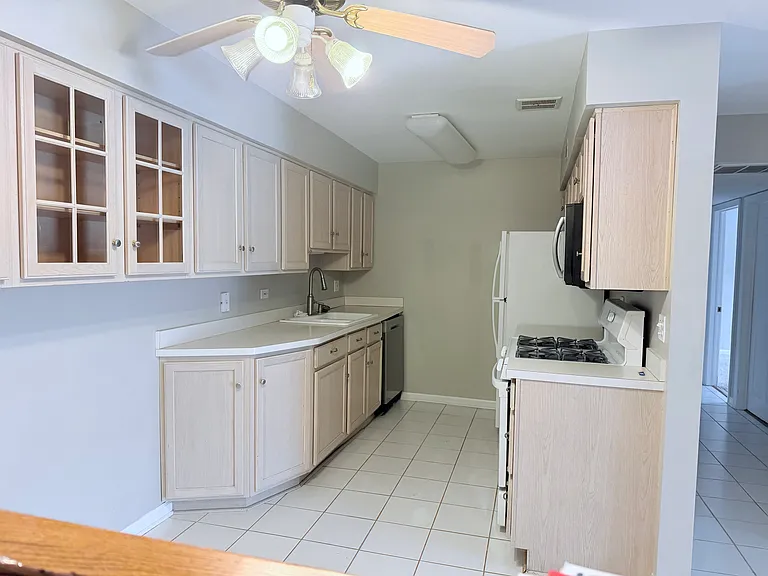 1611 N Windsor Dr — Photo 14