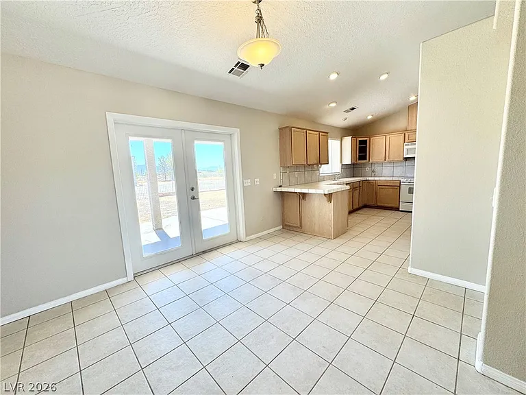 2671 N Murphy St — Photo 4