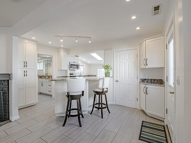 114 Mull Ave — Photo 11