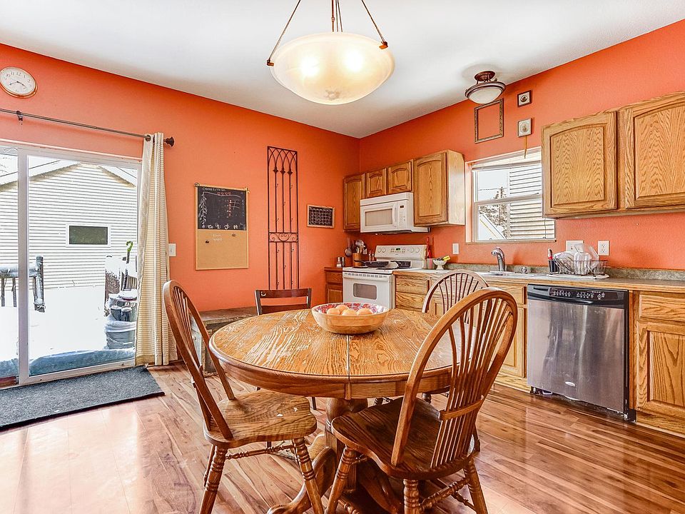 1st image of 277 Winifred St E