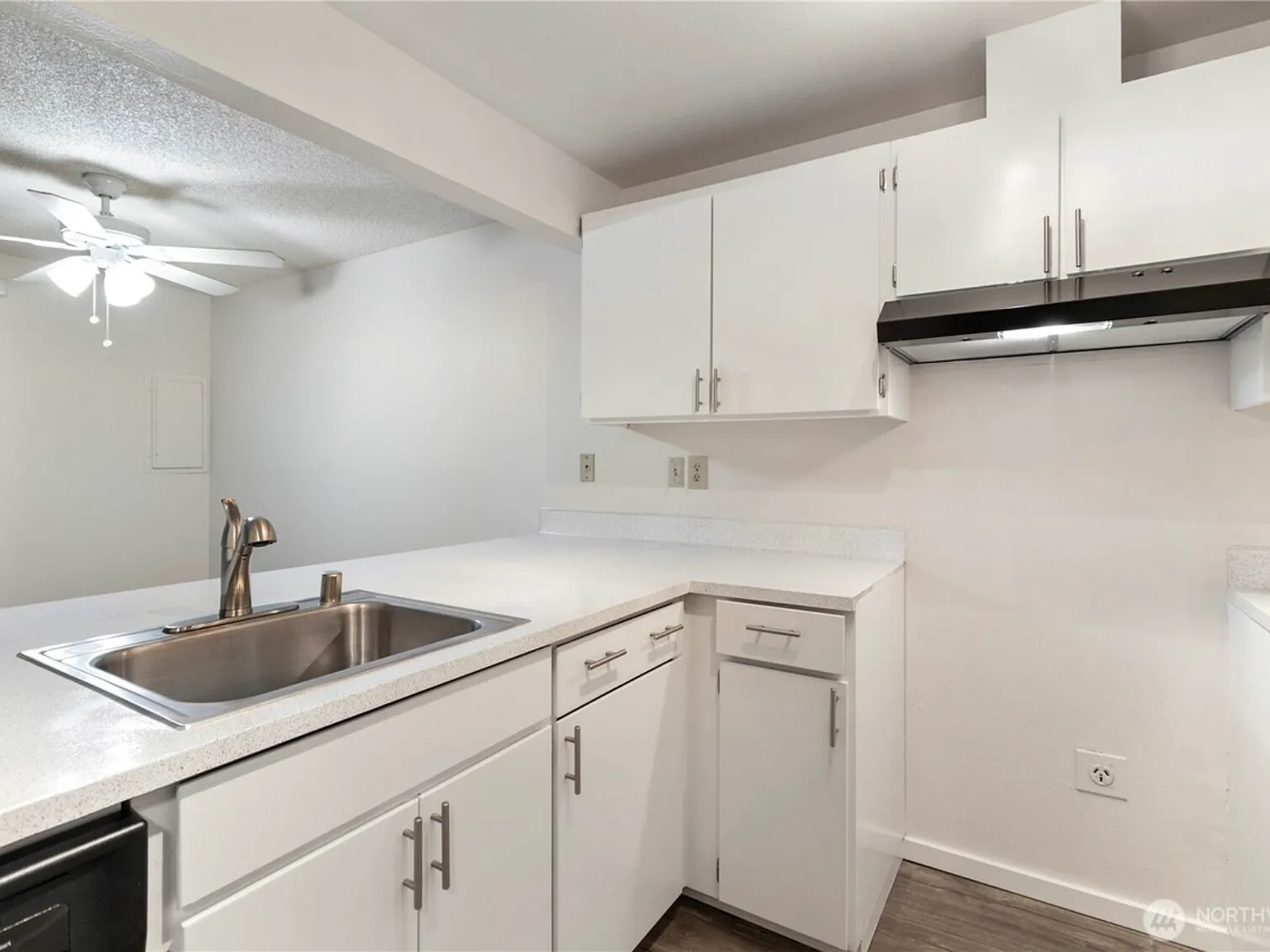2 bed, 940 sqft, $1,795 — Photo 4