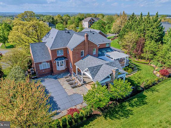 2nd image of 19746 Willowdale Pl