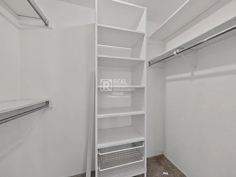 4548 Newcombe Dr — Photo 36