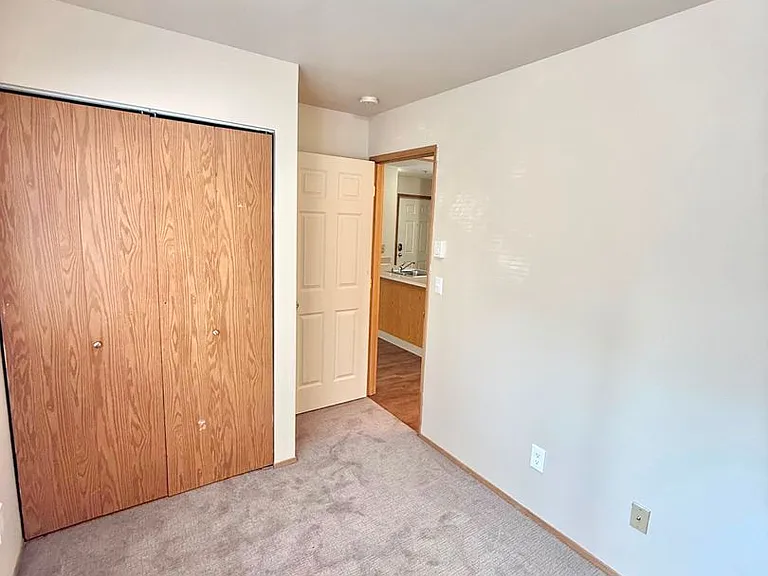 Montlake Villas — Photo 14